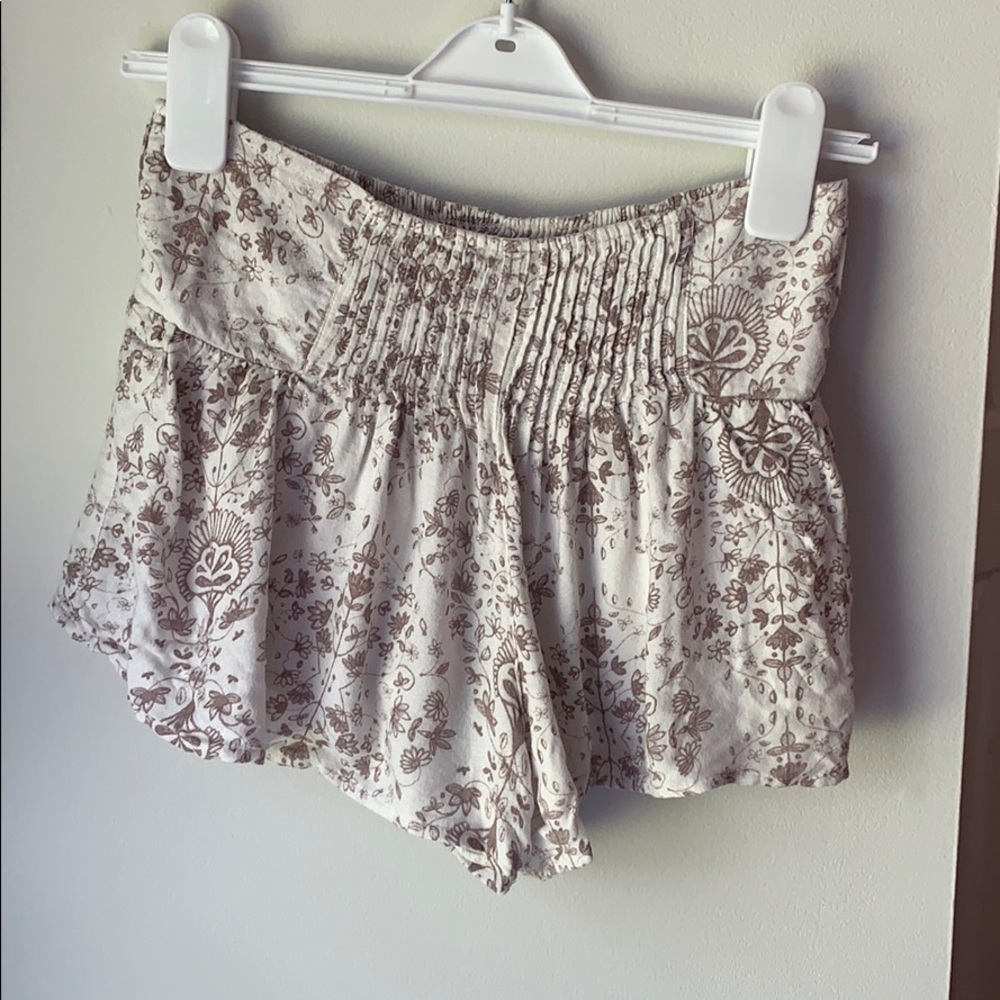 O’Neill high waisted flowy shorts
